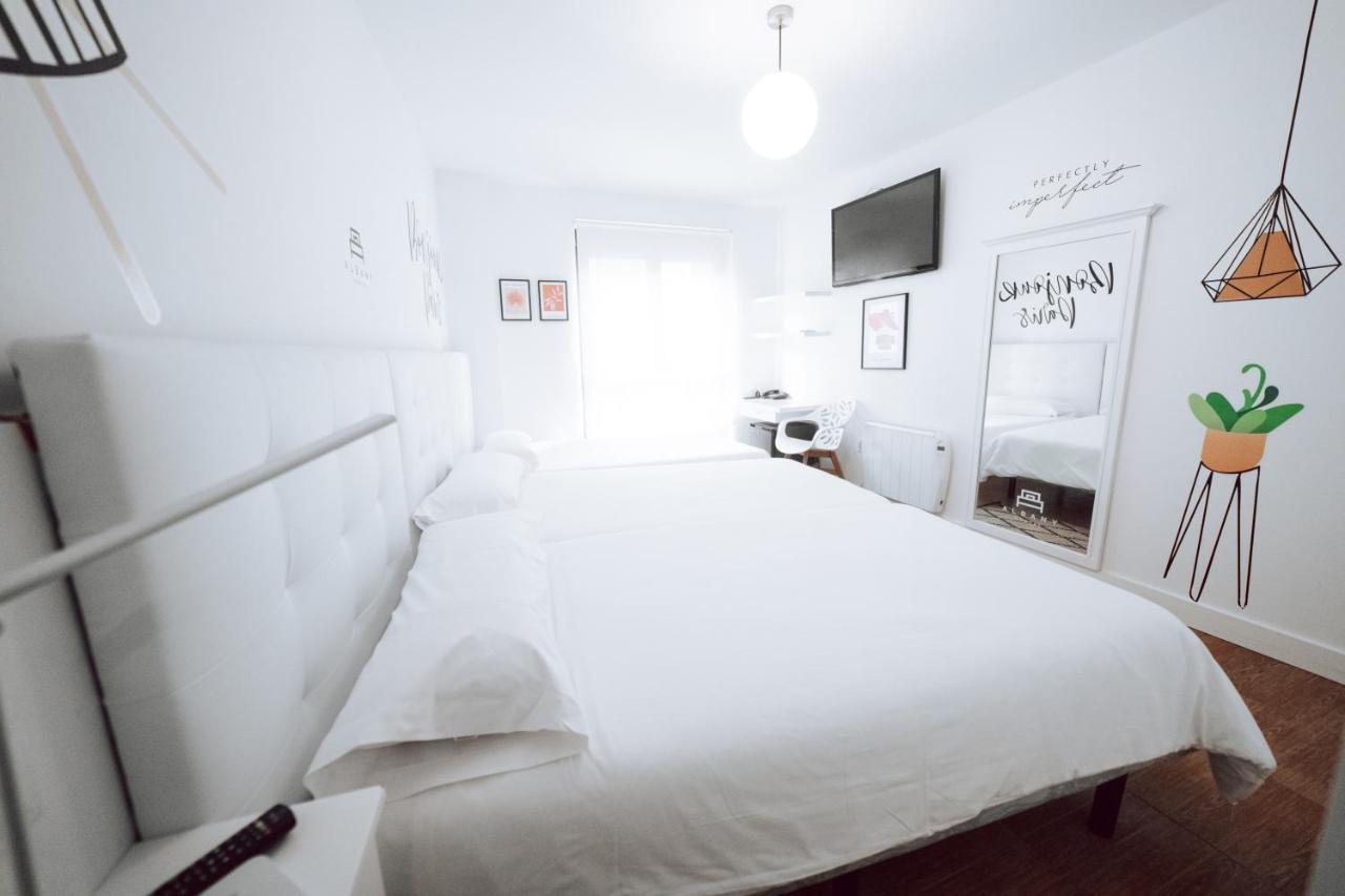 Hostal Misericordia Leon Bagian luar foto